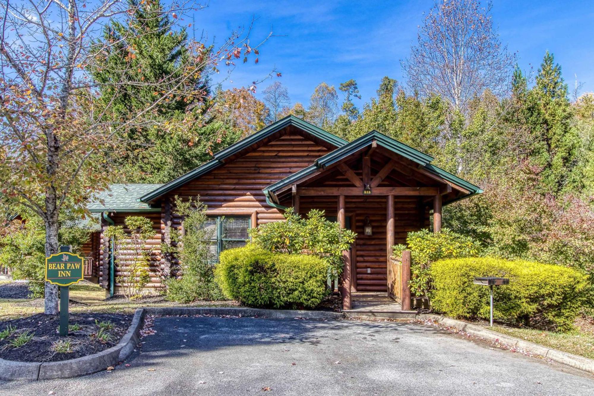 Dog Friendly, Romantic Mtn Getaway Hot Tub Pool Гатлинбург Экстерьер фото